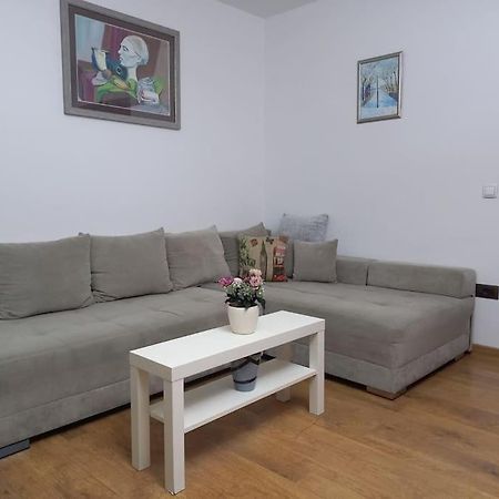 2Br Airport Accommodation W/Free Private Parking Ledine 外观 照片